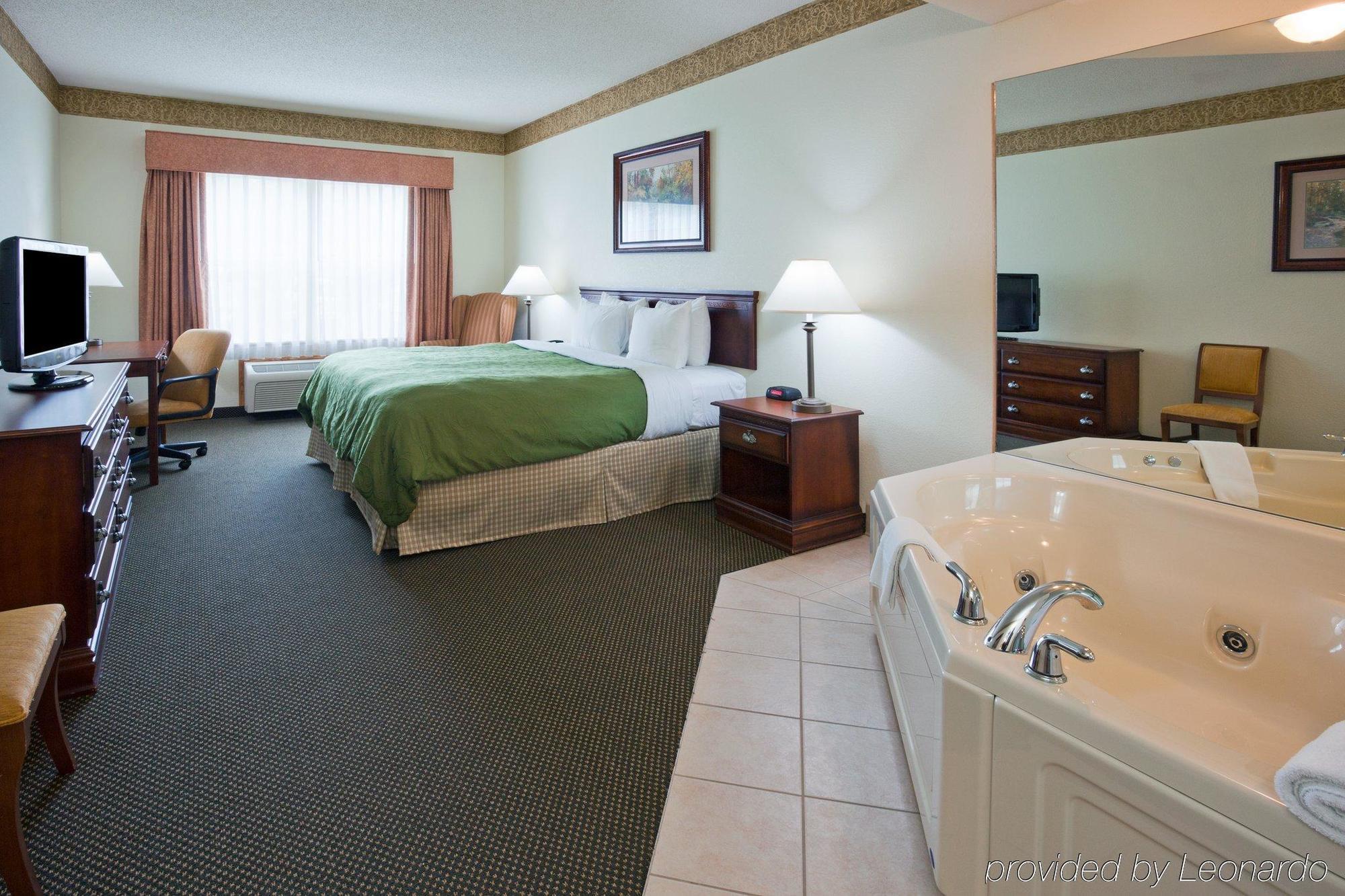 Holiday Inn Express & Suites Marquette By Ihg Dış mekan fotoğraf