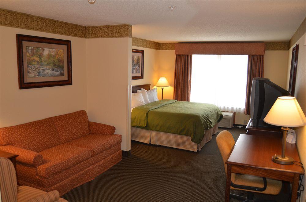 Holiday Inn Express & Suites Marquette By Ihg Oda fotoğraf